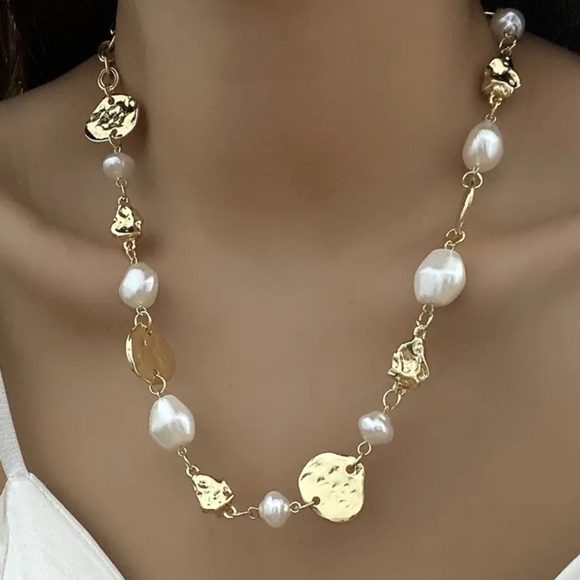 Jewelry - Trendy Gold Color Metal and Pearl Necklace